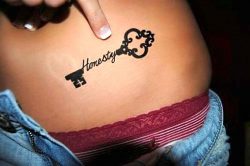 Tatuaj pe coapsa